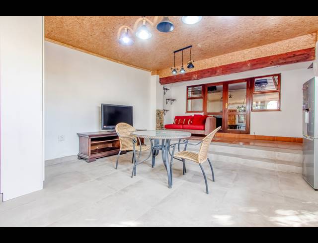 1 BEDROOM APARTMENT TO LET IN WOODMEAD